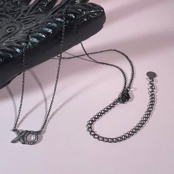 Hespera black xo necklace - Picture 1 of 3